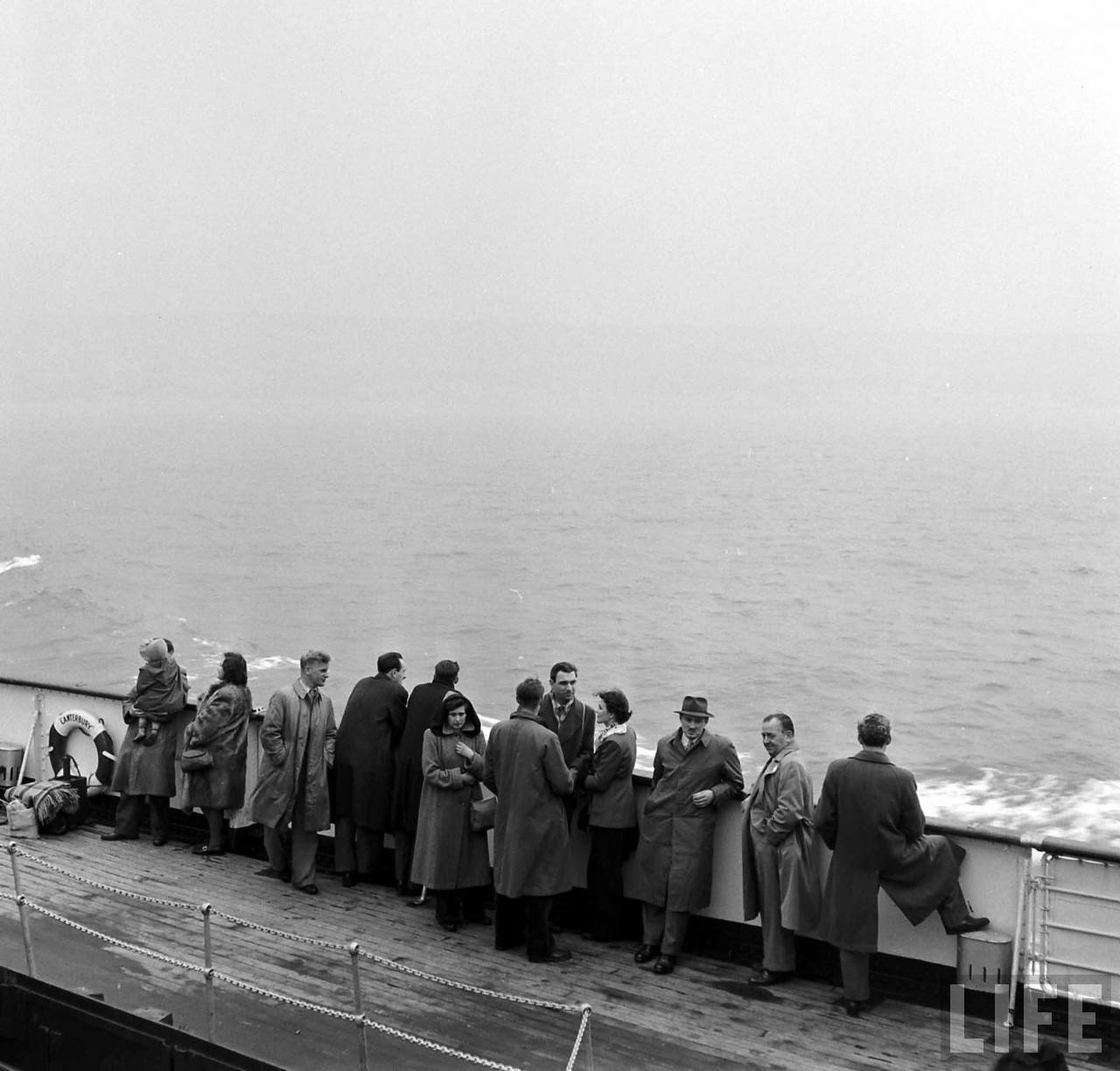 Aan boord van de SS Canterbury | Foto: Jack Birns, 1950