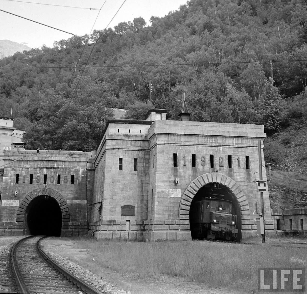 Simplon-tunnel met locomotief SBB Ae 4/7 | Foto: Jack Birns, 1950