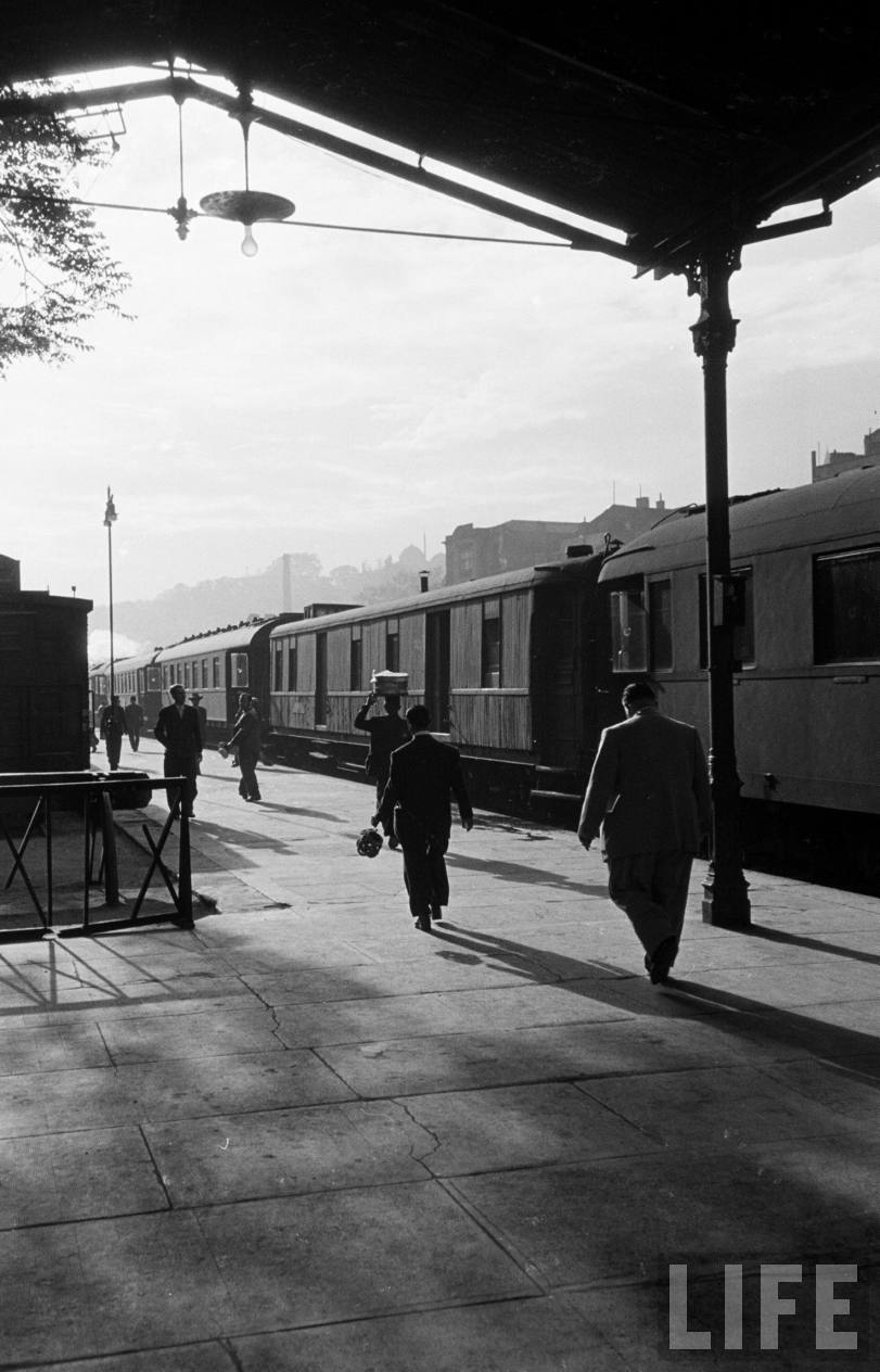 Perron van Istanbul Sirkeci | Foto: Jack Birns, 1950