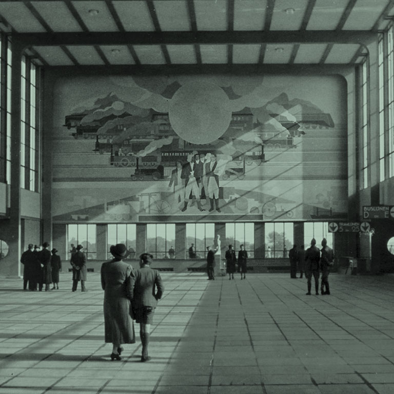 Amstelstation met muurschildering, 1939 | Fotograaf onbekend (Spoorwegmuseum)
