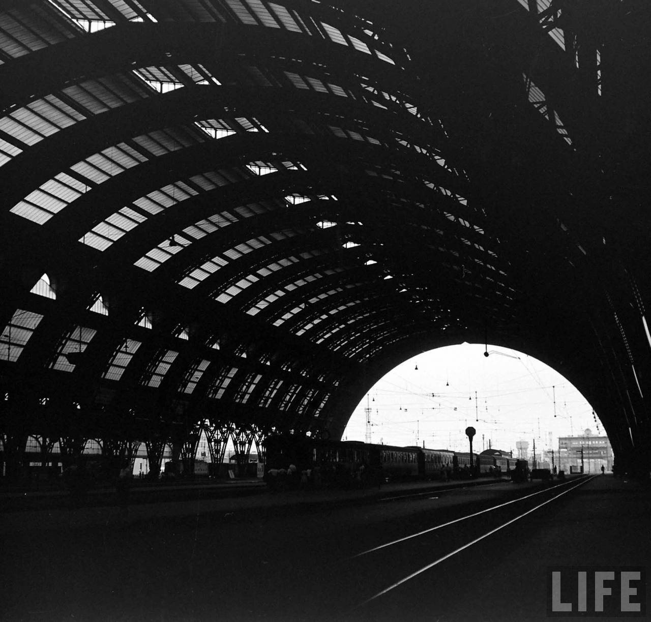 Overkapping station Milaan Centraal | Foto: Jack Birns, 1950