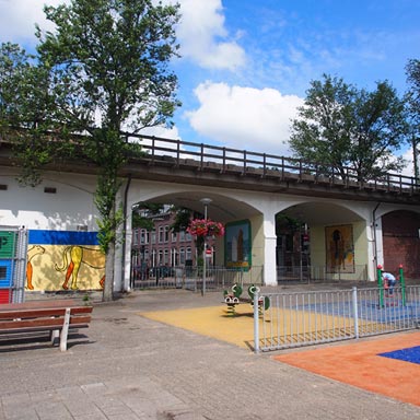 Speeltuin bij Hofpleinviaduct | Foto: Arjan den Boer, 2013