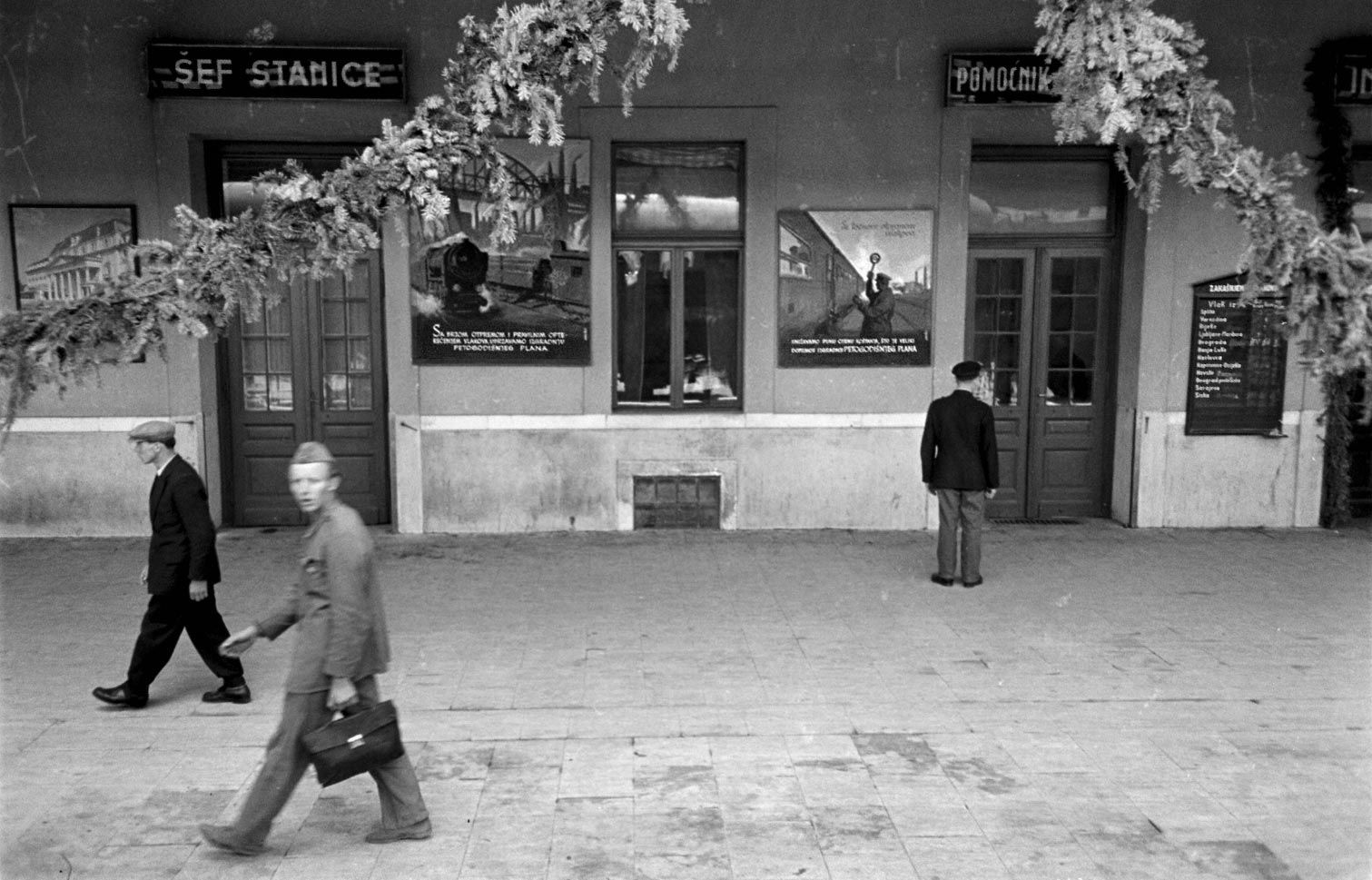 Perron station Zagreb met versieringen | Foto: Jack Birns, 1950