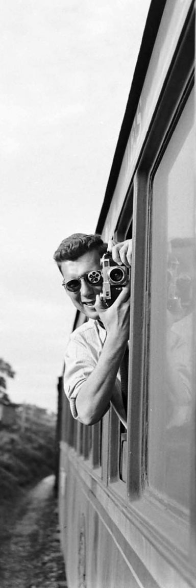 Roy Rowan met Contax-camera | Foto: Jack Birns, 1950