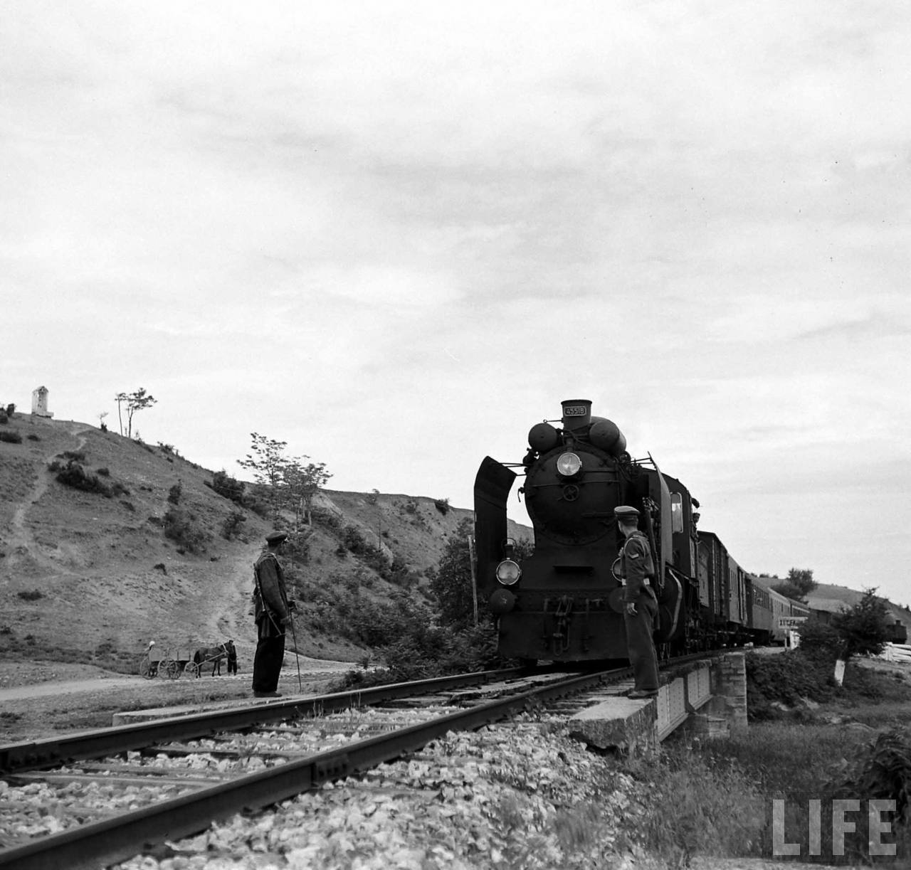 Trein met Turkse locomotief rijdt Griekenland binnen | Foto: Jack Birns, 1950