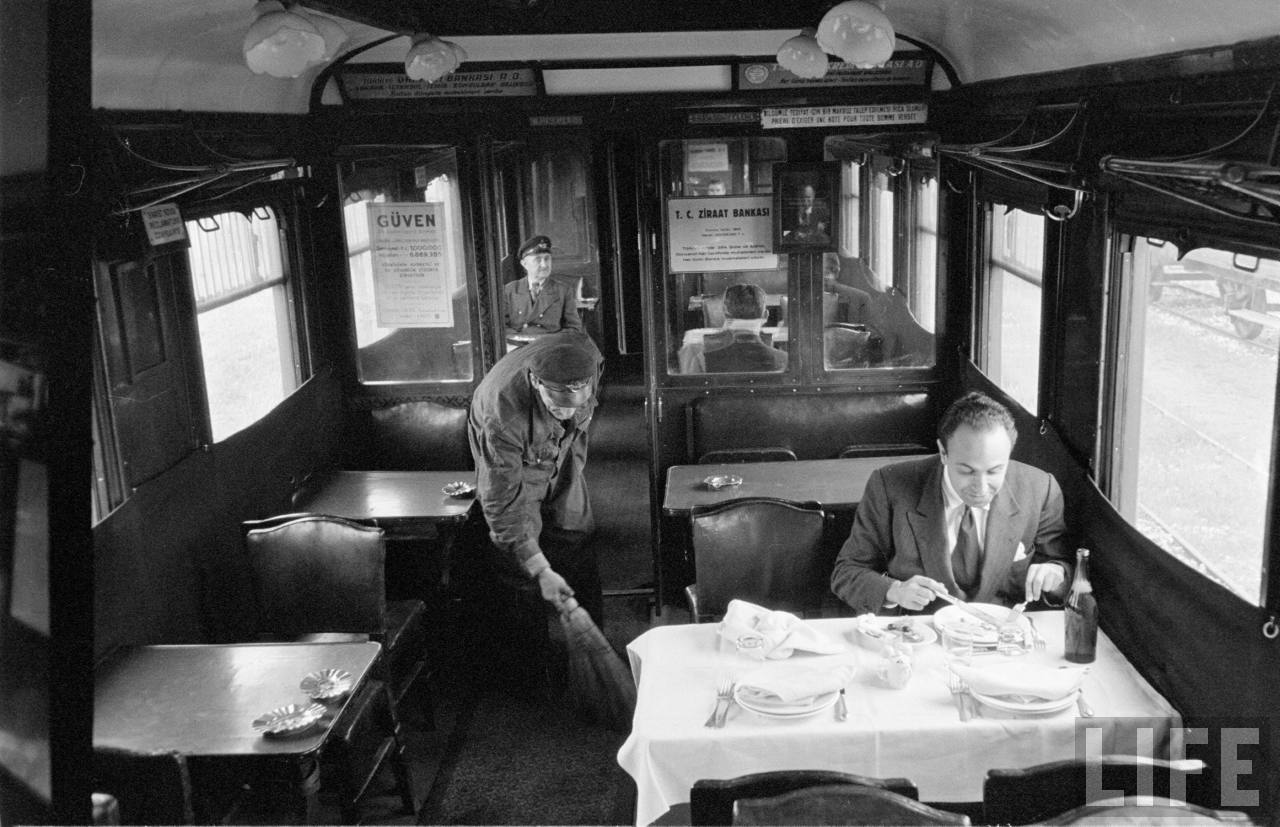 Interieur wagon-restaurant | Foto: Jack Birns, 1950