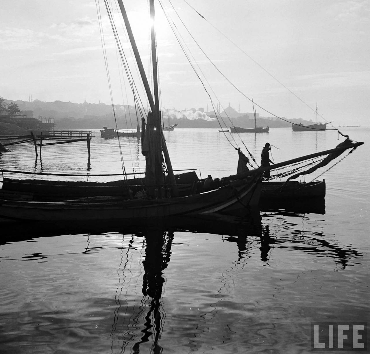Zee van Marmara met rookpluim | Foto: Jack Birns, 1950