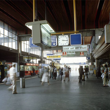 Stationshal Utrecht CS, 1975 | Fotograaf onbekend, bron: Het Utrechts Archief
