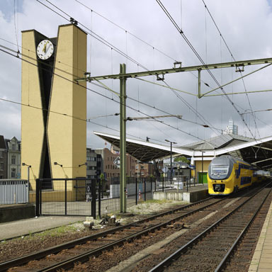Toren en kap station Tilburg | Foto: Paul van Galen, Rijksdienst voor het Cultureel Erfgoed CC-BY-SA