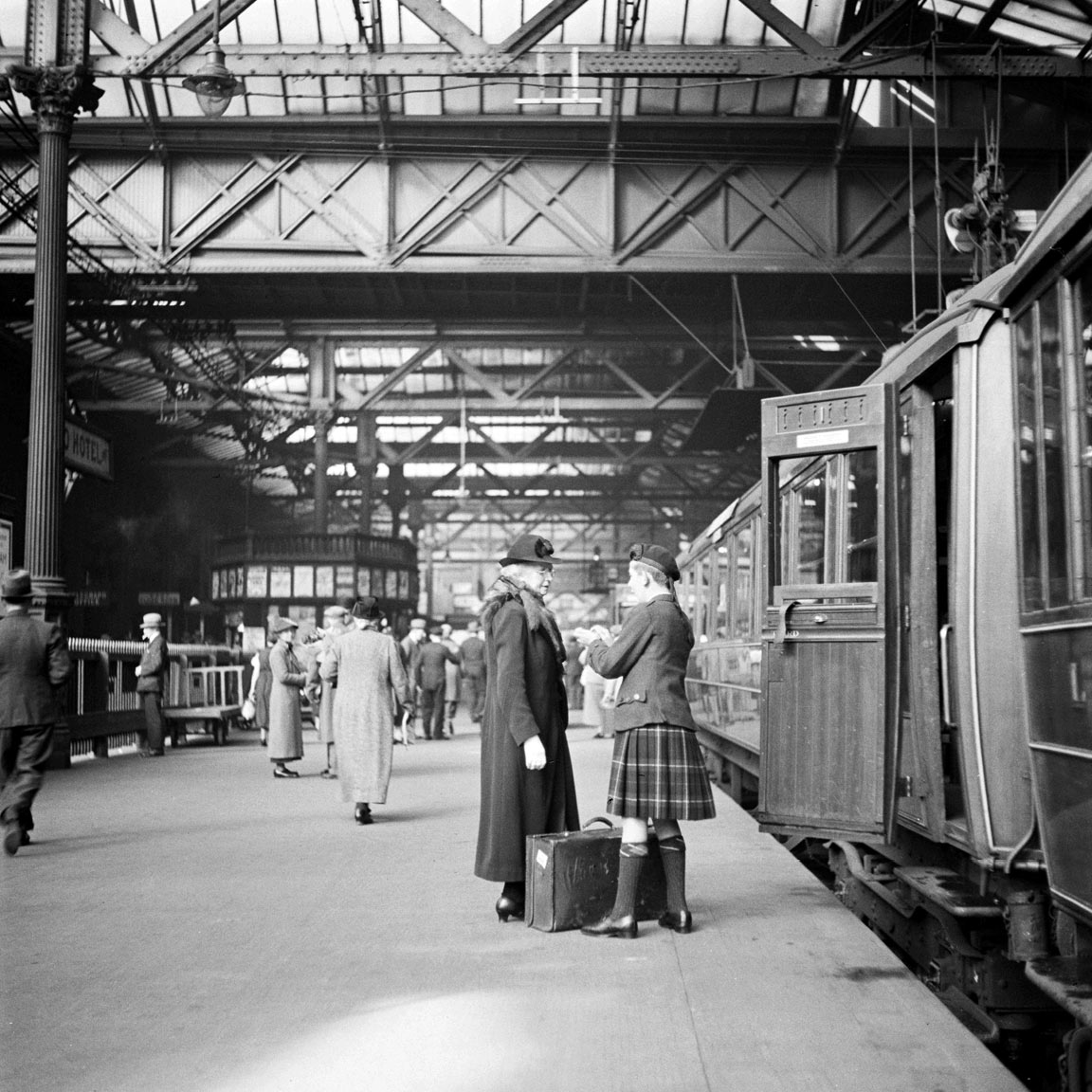 Perron Edinburgh Waverley station, 1938 | Foto: Willem van de Poll/Nationaal Archief CC-BY-SA