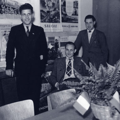 Afdeling Propaganda NS met De Haan (midden) en Hessels (rechts) | Fotograaf onbekend (HUA)