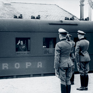 Duitse soldaten bij Mitropa-rijtuig in Zuid-Frankrijk, 1943 | Werner (Bundesarchiv)