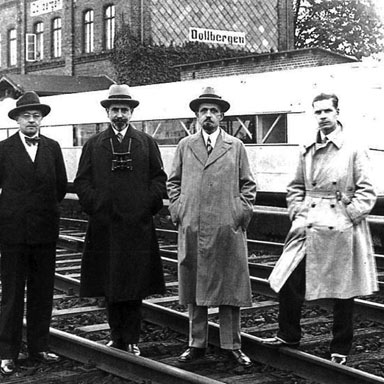 Franz Kruckenberg (tweede van links), 1931 | fotograaf onbekend (collectie Gottwaldt)