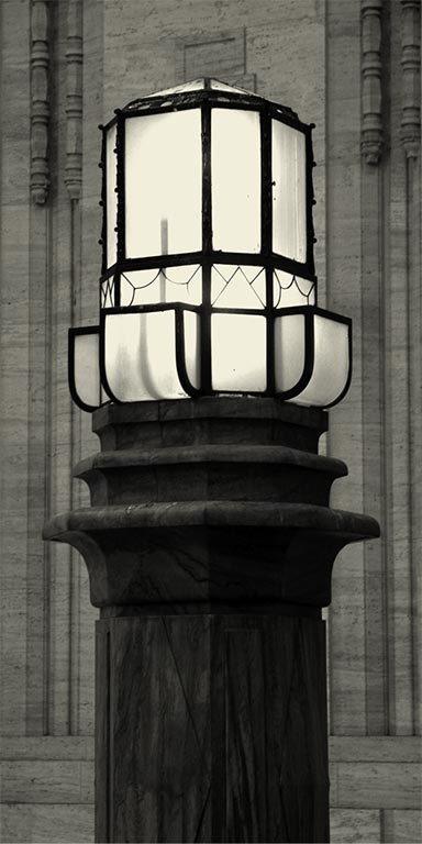 Art Deco-lantaarn in station Milaan Centraal | Luigi Rosa / Flickr CC-BY-SA