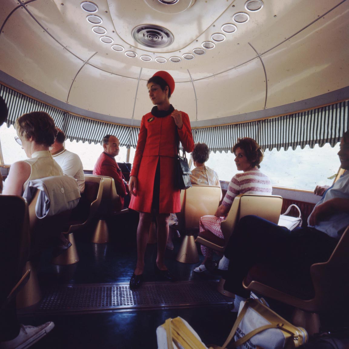 TEE-stewardess in de Settebello, jaren 70  | Ferrovie dello Stato Italiane/Flickr