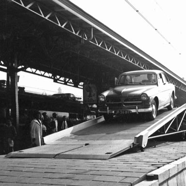 Car sleeper train at Hook of Holland, 1963 | NS (Het Utrechts Archief)