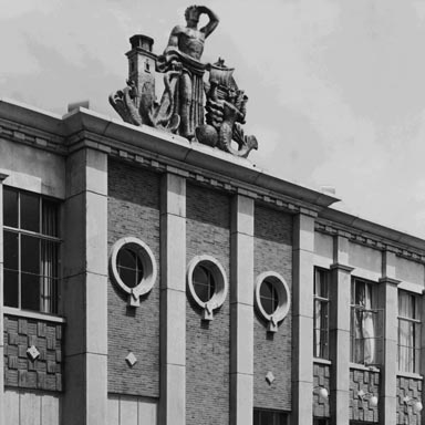 Hoek van Holland Haven staion facade, c. 1950 | Rijksvoorlichtingsdienst (Nationaal Archief)