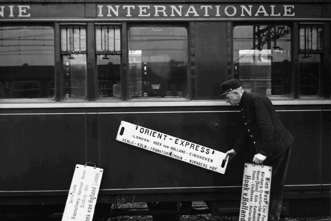 Orient Express carriage at Hook of Holland, c. 1950 | Nationaal Archief